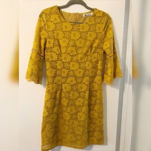 Elegant 3/4 Bell Sleeve Floral Lace Cocktail dress